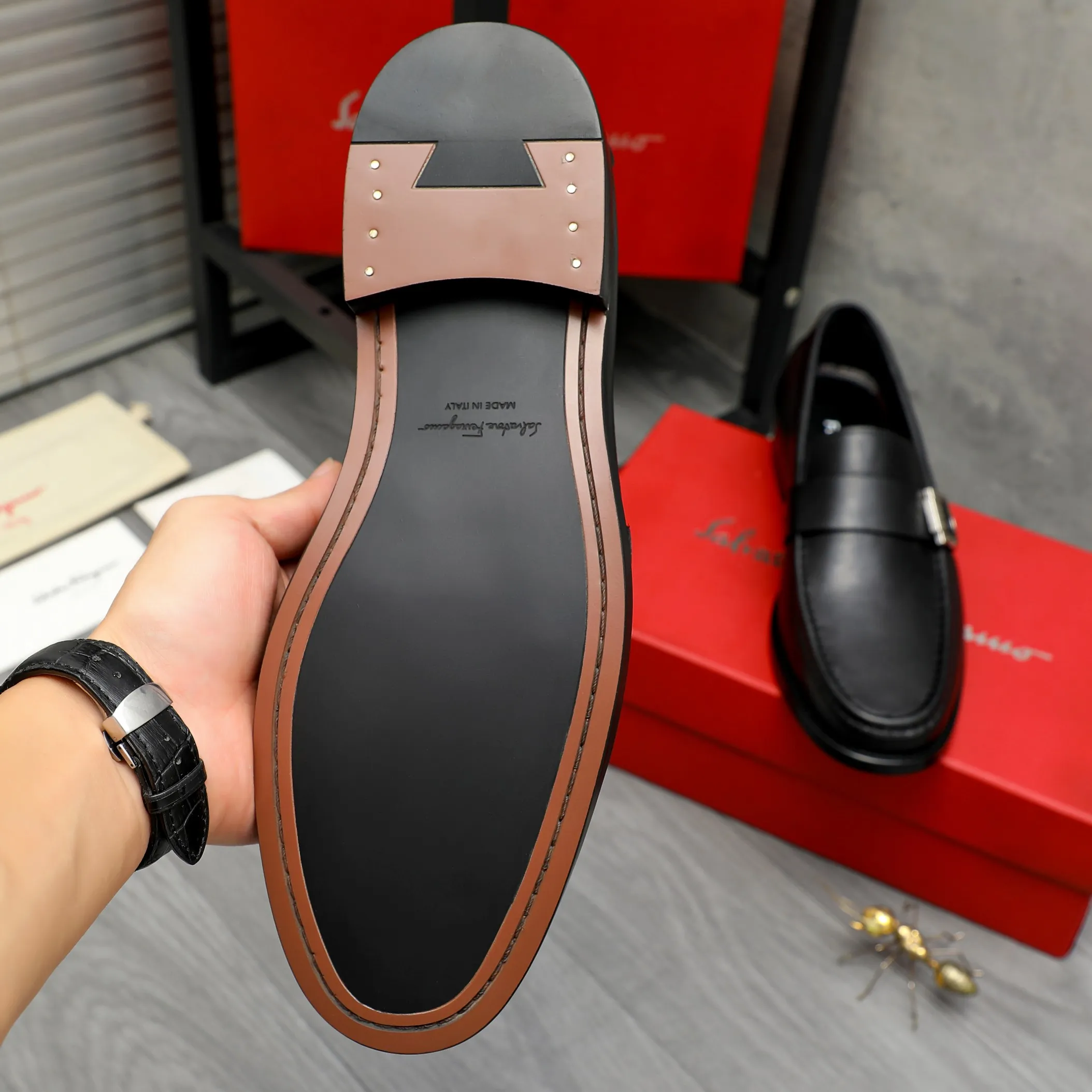 Men's shoes 💰442 Product trademark: Ferragamo "Ferragamo" business formal leather shoes Regular size: 38-46 (45.46 custom-made and non-returnable) Product materials: Selected high-quality cowhide upper, cowhide lining, original rubber outsole